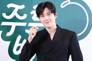 Kim Seon-ho's New Show Opens Seniors-Only Dessert Cafe in Rural Korea